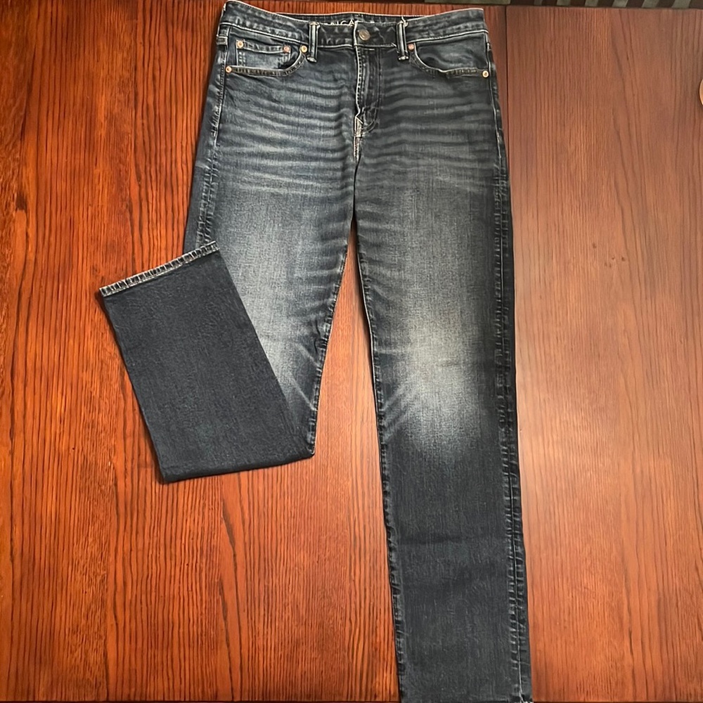 Like brand new men’s American Eagle jeans! Original straight fit 32x34